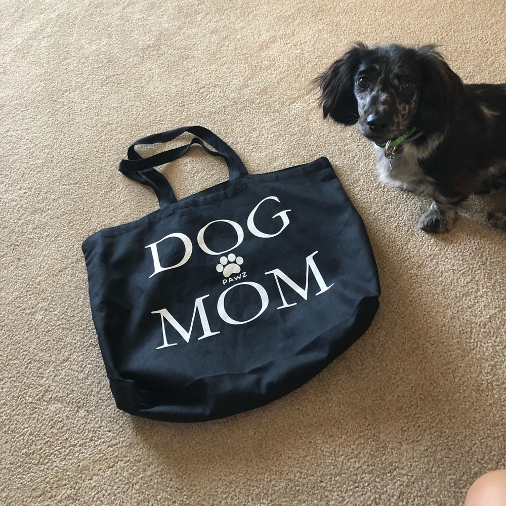 Dog mom tote! 🐶